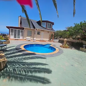 https://villa-carlitos.adeje-hotels.com